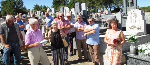Lápida en Robleda dedicada a la memoria de dos vecinos asesinados